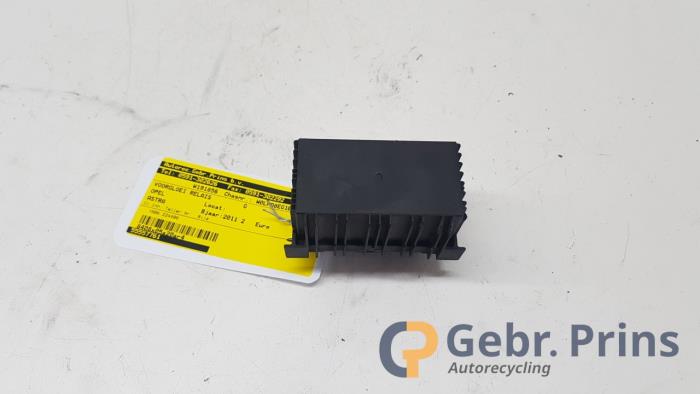 Glow plug relay Opel Astra J Sports Tourer 1.7 CDTi 16V 55557761