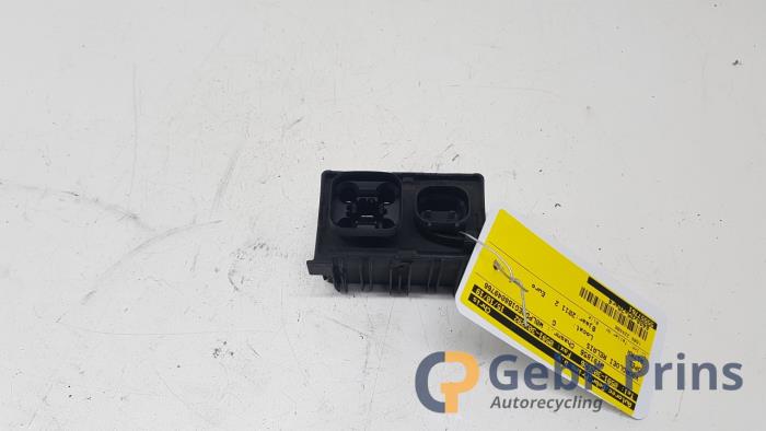 Glow plug relay Opel Astra J Sports Tourer 1.7 CDTi 16V 55557761