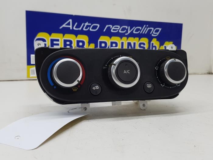 Heater control panel from a Renault Clio IV Estate/Grandtour (7R) 1.5 Energy dCi 90 FAP 2015