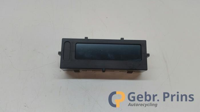 Begagnade Innerdisplay Renault Trafic Pris € 25,00 Marginaltabell erbjuds av Autorec. Gebr. Prins b.v.