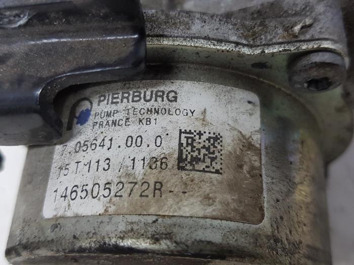 Pompe à vide (diesel) d'un Renault Clio IV Estate/Grandtour (7R) 1.5 Energy dCi 90 FAP 2015