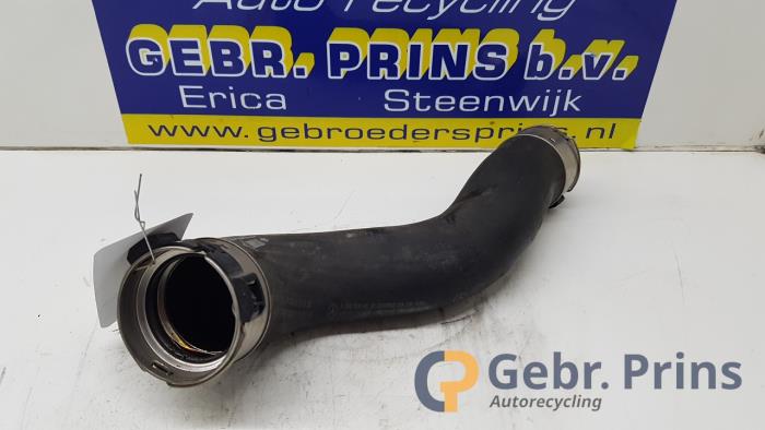Gebrauchte Intercooler Schlauch Mercedes E (W212) E-200 2.0 Turbo 16V Preis € 20,00 Margenregelung angeboten von Autorec. Gebr. Prins b.v.