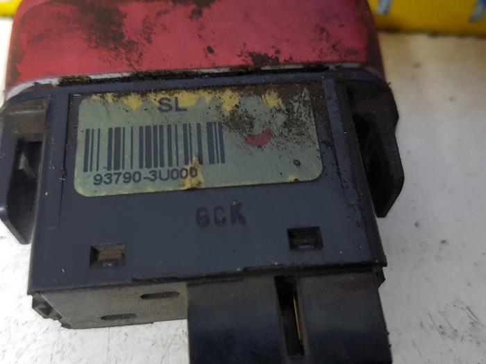 Interruptor de luz de pánico de un Kia Sportage (SL) 1.6 GDI 16V 4x2 2011