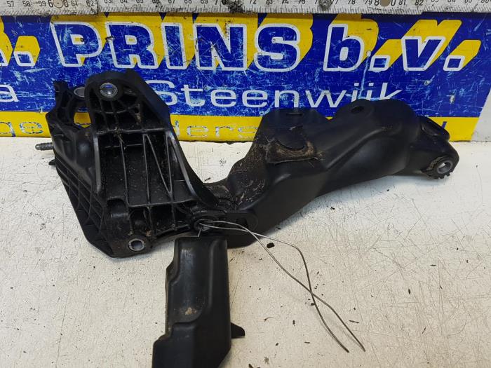 Support (miscellaneous) from a Opel Crossland/Crossland X 1.5 CDTI 100 2019