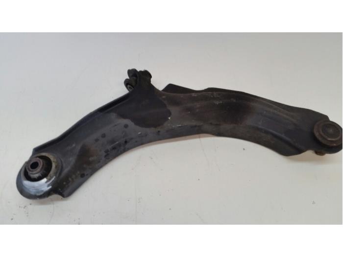 Front lower wishbone, left from a Renault Clio IV Estate/Grandtour (7R) 1.5 Energy dCi 90 FAP 2014
