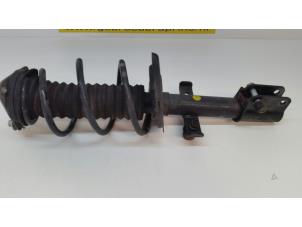 Used Front shock absorber rod, right Renault Clio IV Estate/Grandtour (7R) 1.5 Energy dCi 90 FAP Price € 50,00 Margin scheme offered by Autorec. Gebr. Prins b.v.