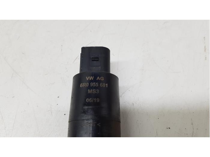 Pumpe Scheinwerfersprüher van een Skoda Octavia Combi (5EAC) 1.5 TSI Evo 16V 2019