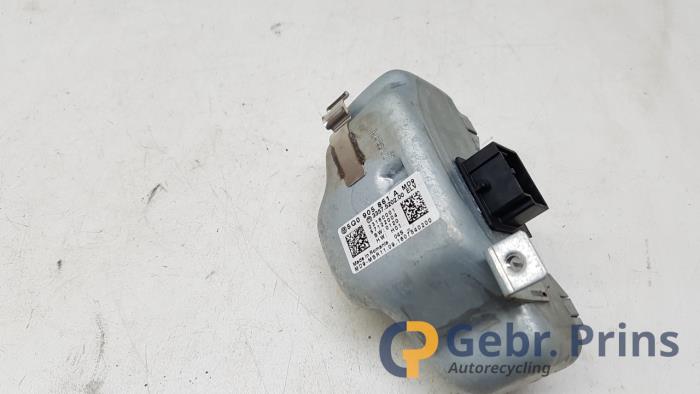 Used Ignition lock + computer Skoda Fabia III (NJ3) Price € 200,00 Margin scheme offered by Autorec. Gebr. Prins b.v.