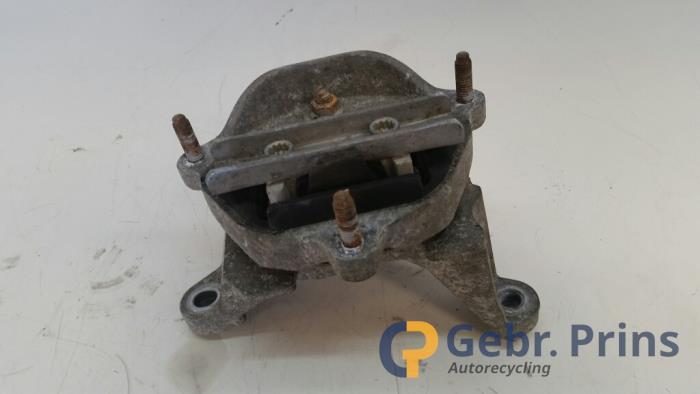Used Engine mount Audi A4 Avant (B8) 3.0 TDI V6 24V Quattro Price € 30,00 Margin scheme offered by Autorec. Gebr. Prins b.v.