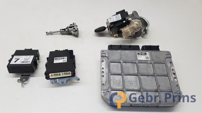 Used Ignition lock + computer Toyota Verso Price € 125,00 Margin scheme offered by Autorec. Gebr. Prins b.v.