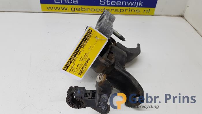 Gebrauchte Motorlager Toyota Verso Preis € 30,00 Margenregelung angeboten von Autorec. Gebr. Prins b.v.