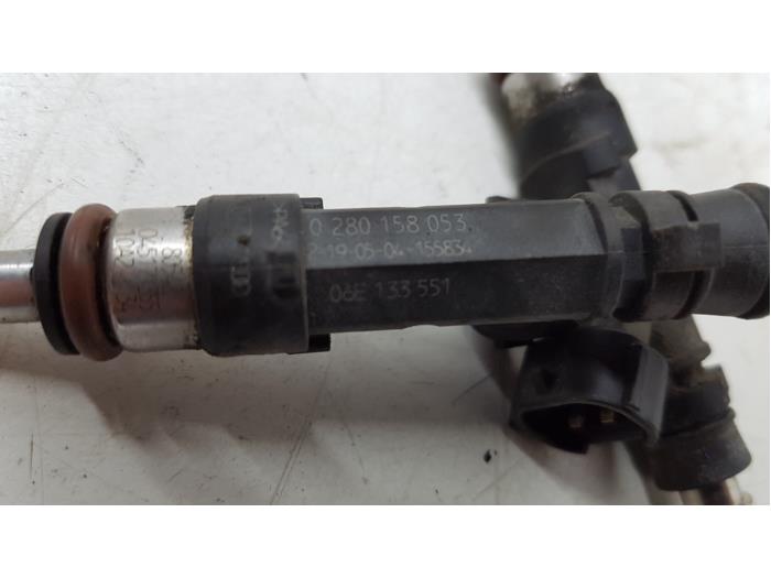 Injector (petrol injection) from a Audi A6 2005