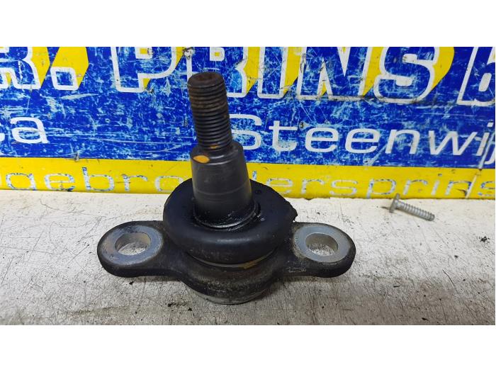 Steering knuckle ball joint from a Volkswagen Crafter (SY) 2.0 TDI 2019