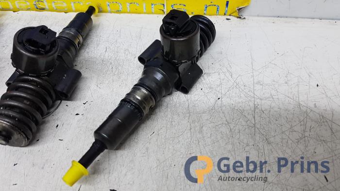 Injector (diesel) Volkswagen Golf V 2.0 TDI 16V - 03G130073G BKD BOSCH