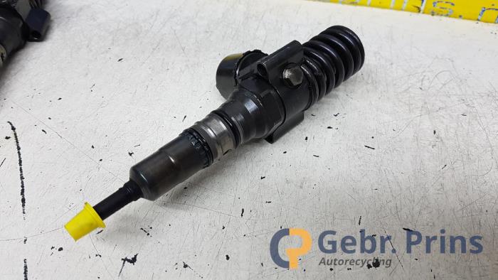 Injector (diesel) Volkswagen Golf V 2.0 TDI 16V - 03G130073G BKD BOSCH