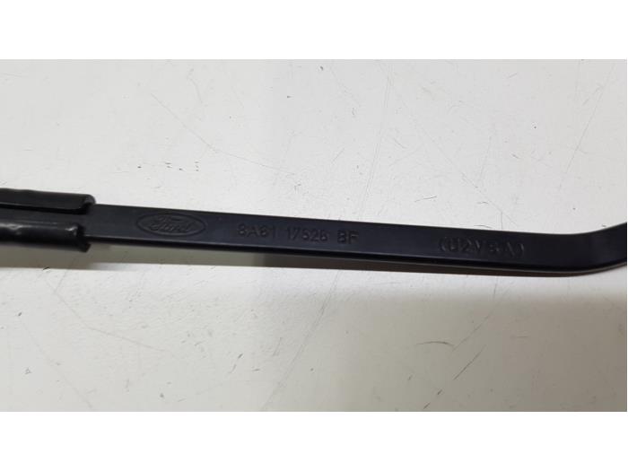 Front wiper arm from a Ford Fiesta 6 (JA8) 1.5 TDCi 2017