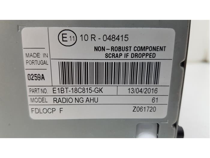 Módulo de radio de un Ford Fiesta 6 (JA8) 1.0 EcoBoost 12V 100 2016