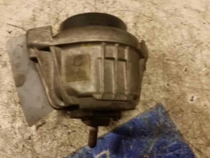 Motorlager van een BMW 3 serie (E92) 328Xi 24V 2007