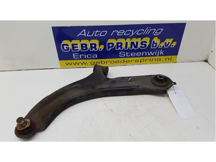 Front lower wishbone, left from a Renault Clio III (BR/CR) 1.6 16V 2006