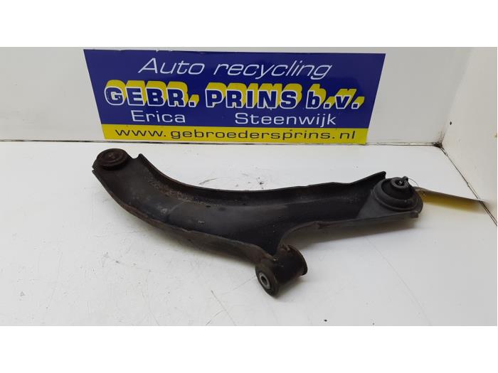 Front lower wishbone, left from a Renault Clio III (BR/CR) 1.6 16V 2006
