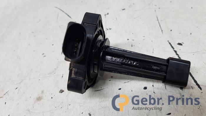 Ölstandsensor van een Volkswagen Polo V (6R) 1.4 TDI DPF BlueMotion technology 2014