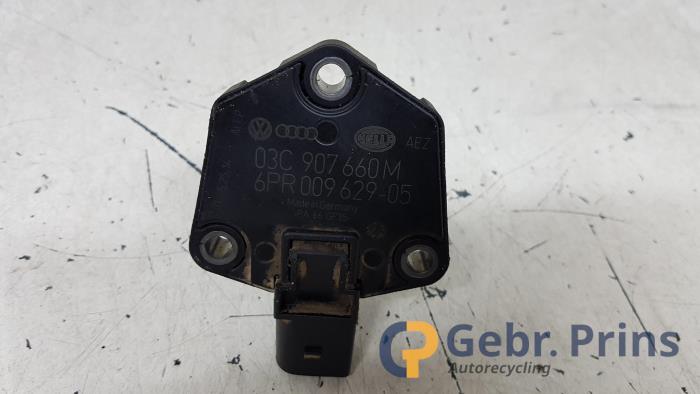 Ölstandsensor van een Volkswagen Polo V (6R) 1.4 TDI DPF BlueMotion technology 2014