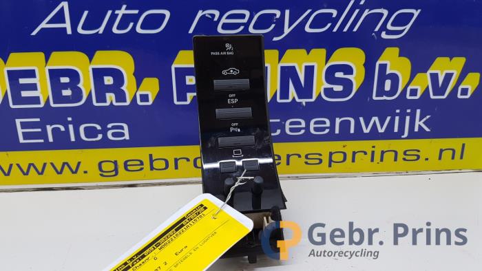 Begagnade ESP-brytare Mercedes S (W221) 3.0 S-320 CDI 24V Pris € 30,00 Marginaltabell erbjuds av Autorec. Gebr. Prins b.v.