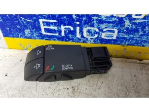 Used Radio remote control Renault Trafic (1FL/2FL/3FL/4FL) 1.6 dCi 120 Twin Turbo Price € 20,00 Margin scheme offered by Autorec. Gebr. Prins b.v.