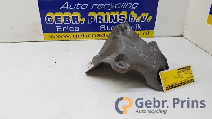 Gebrauchte Motorlager Volkswagen Passat 4Motion (3B3) 4.0 W8 Preis € 15,00 Margenregelung angeboten von Autorec. Gebr. Prins b.v.