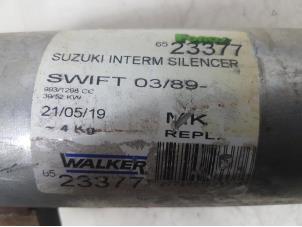 Używane Tlumik srodkowy Suzuki Swift (SF310/413) 1.0i Cena € 20,00 Procedura marży oferowane przez Autorec. Gebr. Prins b.v.