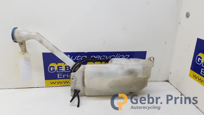 Nissan Qashqai Front windscreen washer reservoirs stock