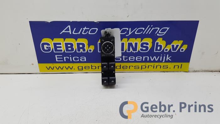 Usados Interruptor de ventanilla eléctrica Ford Mondeo V Wagon 1.6 TDCi 16V Precio € 30,00 Norma de margen ofrecido por Autorec. Gebr. Prins b.v.