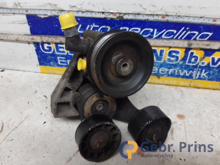 Usagé Pompe de direction Fiat Ducato (243/244/245/247) 2.3 JTD 16V Prix € 48,40 Prix TTC proposé par Autorec. Gebr. Prins b.v.