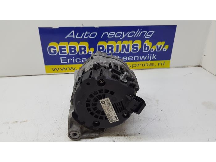Dynamo from a BMW 6 serie Gran Coupe (F06) 640d xDrive 24V 2014