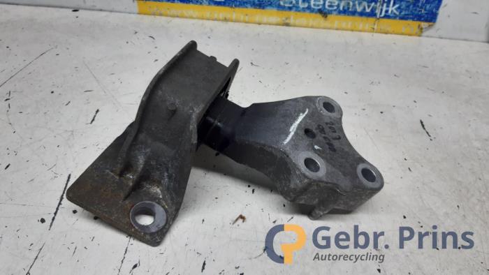 Used Engine mount Renault Clio III (BR/CR) 1.2 16V 75 Price € 25,00 Margin scheme offered by Autorec. Gebr. Prins b.v.