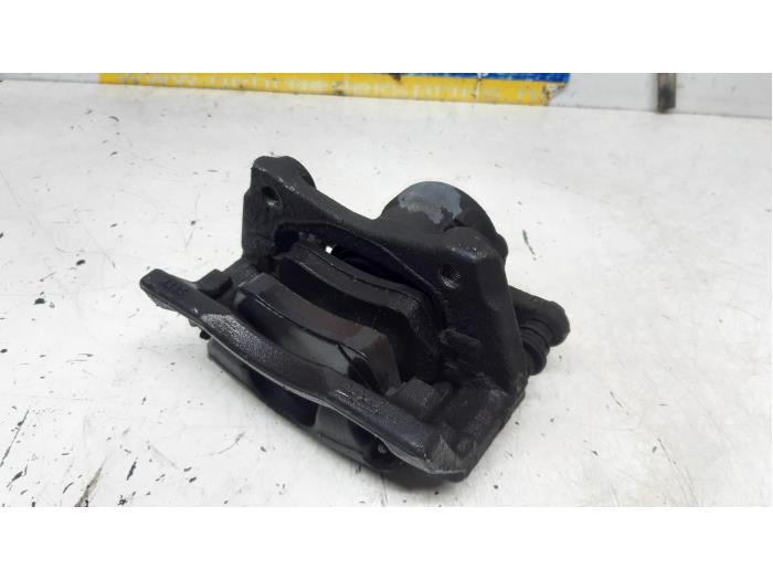 Front brake calliper, left from a Renault Clio III (BR/CR) 1.2 16V 75 2011