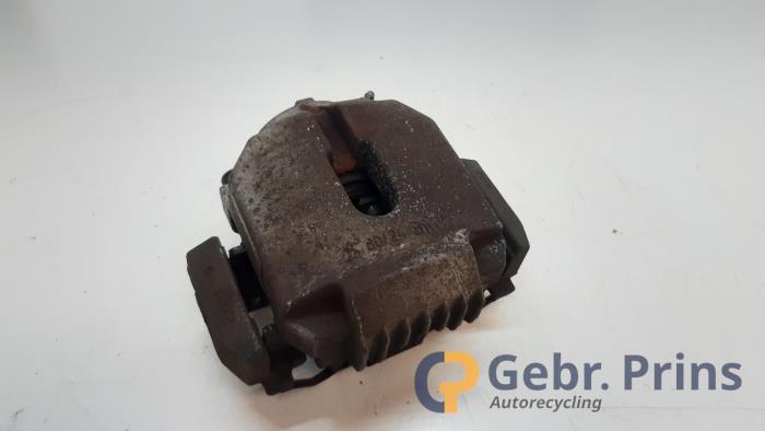Gebrauchte Bremszange rechts vorne BMW 5 serie Touring (E61) 523i 24V Preis € 30,00 Margenregelung angeboten von Autorec. Gebr. Prins b.v.