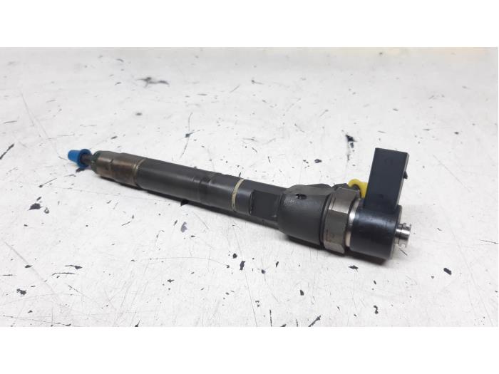Injector (diesel) from a Mercedes-Benz S (W220) 3.2 S-320 CDI 24V 2002
