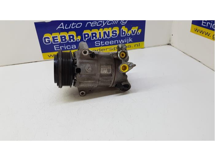 Air conditioning pump from a Ford Fiesta 7 1.1 Ti-VCT 12V 85 2017