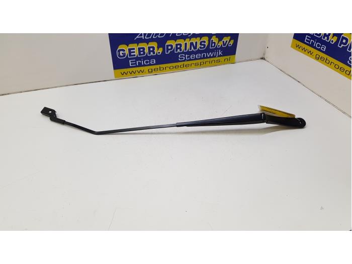 Front wiper arm from a Ford Fiesta 7 1.1 Ti-VCT 12V 85 2017