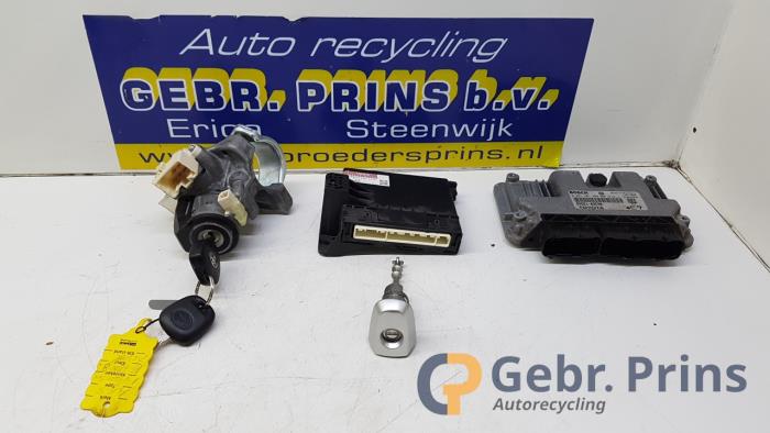 Used Ignition lock + computer Toyota Auris (E15) 1.4 VVT-i 16V Price € 125,00 Margin scheme offered by Autorec. Gebr. Prins b.v.