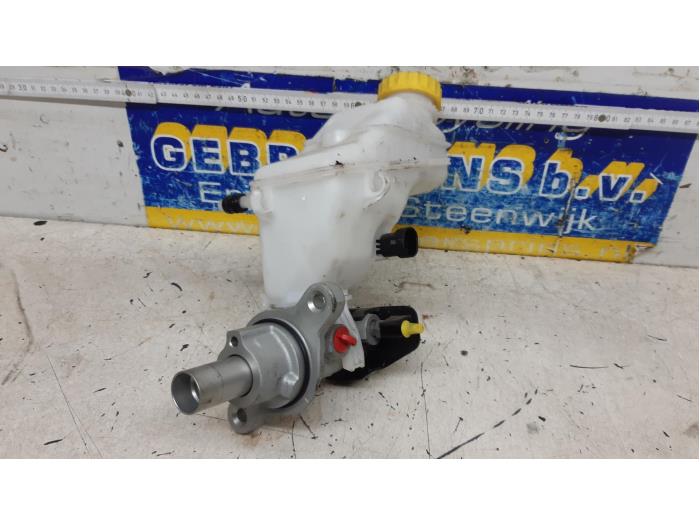 Master cylinder from a Fiat Punto III (199) 0.9 TwinAir Turbo 100 2018
