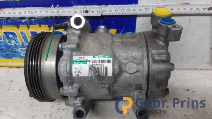Usagé Pompe clim Renault Twingo (C06) 1.2 16V Quickshift Prix € 40,00 Règlement à la marge proposé par Autorec. Gebr. Prins b.v.