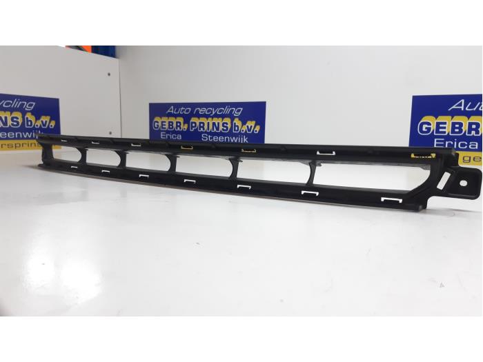 Bumper grille Suzuki Swift 1.2 Dual Jet 16V - 7172152R0