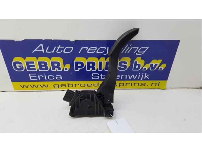 Accelerator pedal from a Volkswagen Polo VI (AW1) 1.0 12V BlueMotion Technology 2018