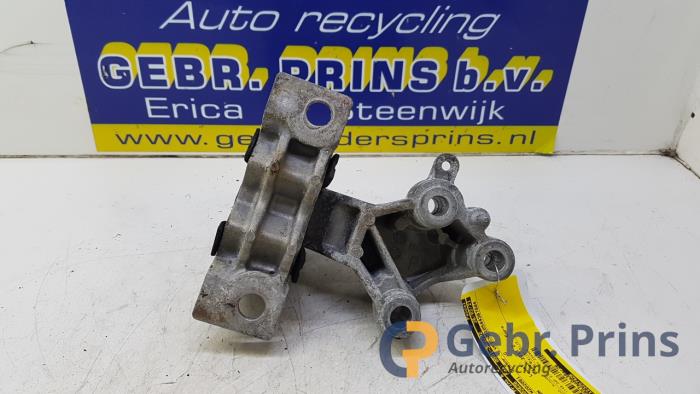 Used Engine mount Renault Twingo II (CN) 1.2 16V Price € 25,00 Margin scheme offered by Autorec. Gebr. Prins b.v.