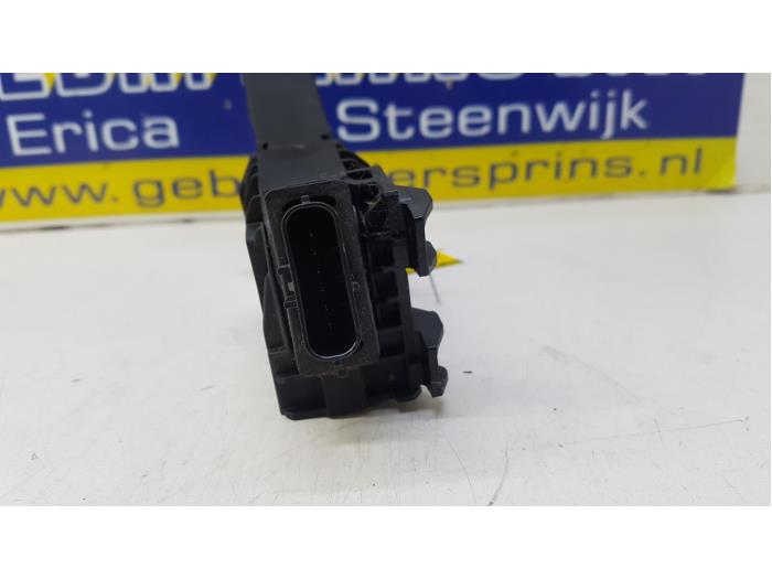 Accelerator pedal from a Skoda Citigo 1.0 12V 2014