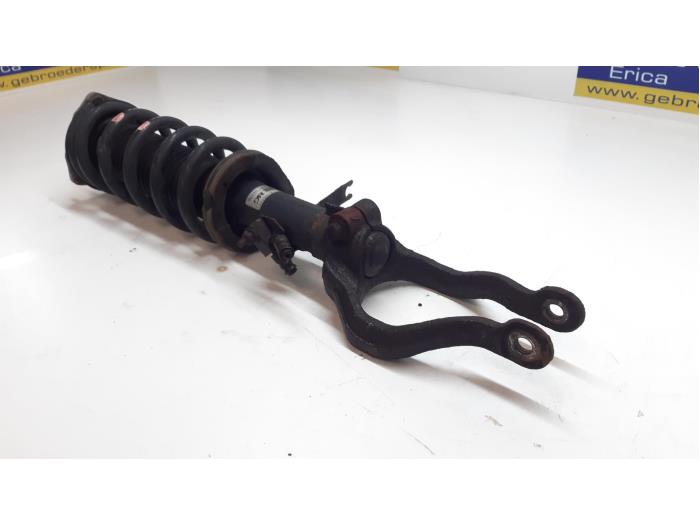 Front shock absorber rod, right from a Infiniti G35 2007