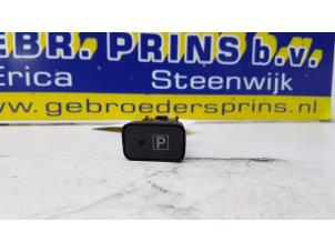 Usados Interruptor de freno de mano Toyota Prius (ZVW3) Precio € 10,00 Norma de margen ofrecido por Autorec. Gebr. Prins b.v.