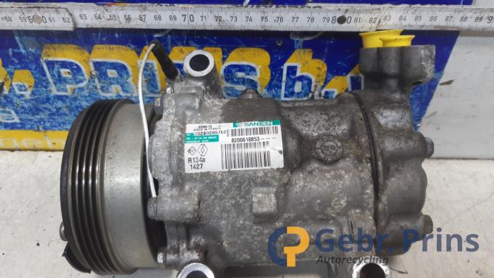 Usagé Compresseur de clim Renault Clio II (BB/CB) 1.2 16V Prix € 60,00 Règlement à la marge proposé par Autorec. Gebr. Prins b.v.